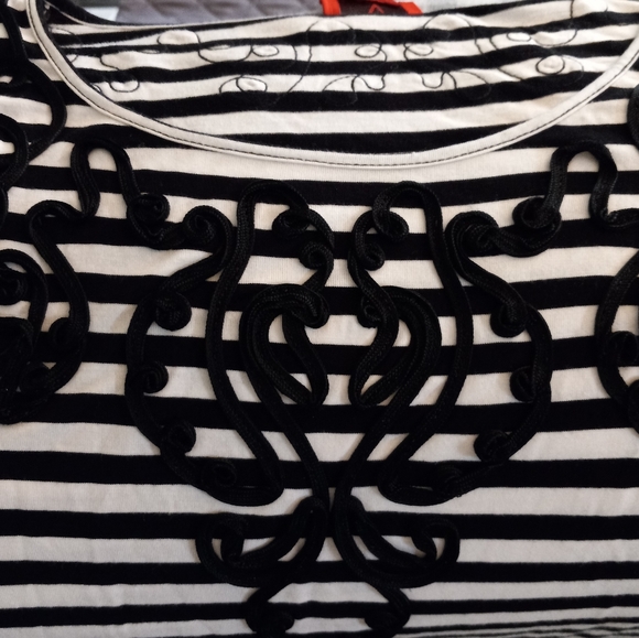 V Cristina scoop neck striped black embroidery striped top Lar… - Picture 4 of 6